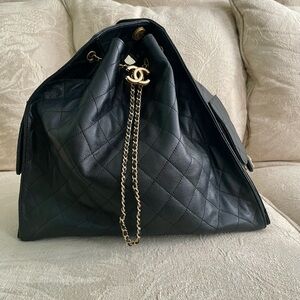 Chanel Black Quilted Shoulder Bag with Gold Chain